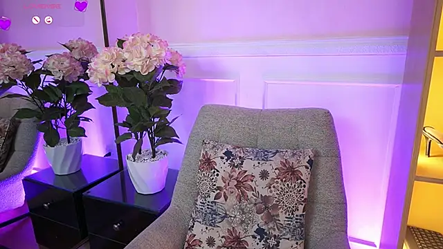 MilaCrave online show from 03/12/26, 12:11