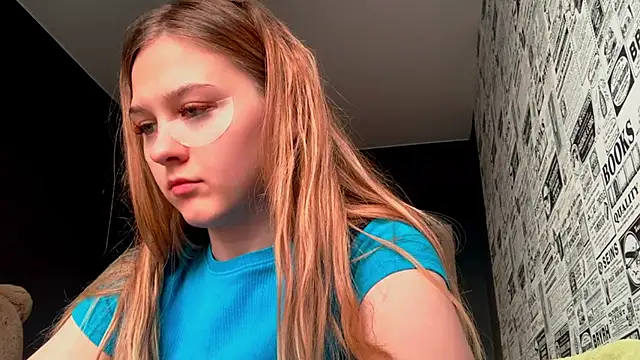 Snapshot of Smoke_mama chatting on 10/04/25, 04:43 Smoke mama online show from 10/04/25, 04:43