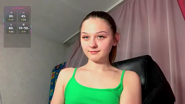 Snapshot of Smoke_mama chatting on 10/12/25, 03:11 Smoke mama online show from 10/12/25, 03:11