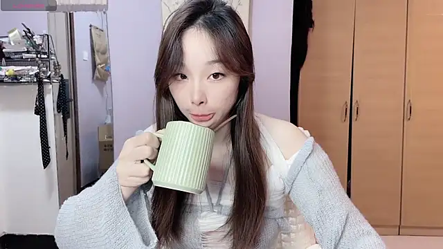 Y2Luvk online show from 11/10/25, 09:25