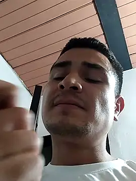 Snapshot of hoteder chatting on 11/15/25, 01:25 hoteder online show from 11/15/25, 01:25