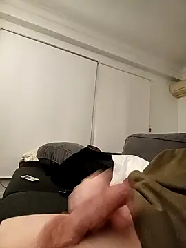 Snapshot of DannySastre91 chatting on 12/17/25, 08:37 DannySastre91 online show from 12/17/25, 08:37