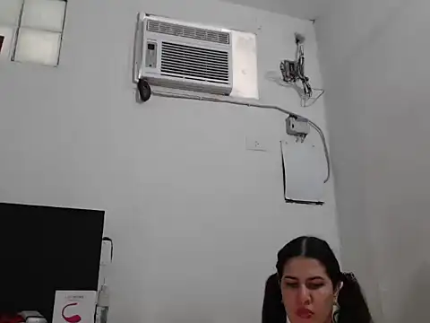 Bratzhot09 online show from 11/18/25, 01:04