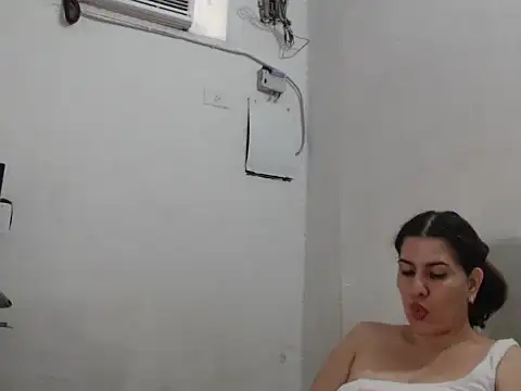 Bratzhot09 online show from 11/30/25, 03:38