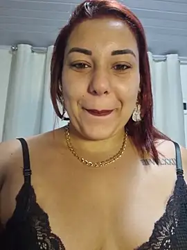 Snapshot of RuivaMisteriosa3 chatting on 12/18/25, 08:09 RuivaMisteriosa3 online show from 12/18/25, 08:09