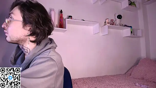 Snapshot of annyharriis chatting on 11/04/25, 11:48 annyharriis online show from 11/04/25, 11:48