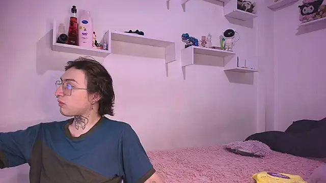 Snapshot of annyharriis chatting on 11/18/25, 11:15 annyharriis online show from 11/18/25, 11:15