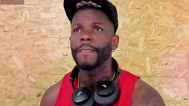 Snapshot of santiblack7 chatting on 10/23/25, 07:34 santiblack7 online show from 10/23/25, 07:34