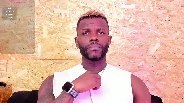 Snapshot of santiblack7 chatting on 11/29/25, 02:47 santiblack7 online show from 11/29/25, 02:47