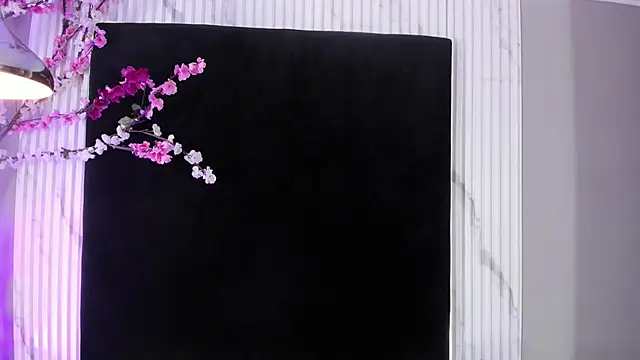 Snapshot of MONIK_FOX_CR chatting on 11/18/25, 07:40 MONIK FOX CR online show from 11/18/25, 07:40