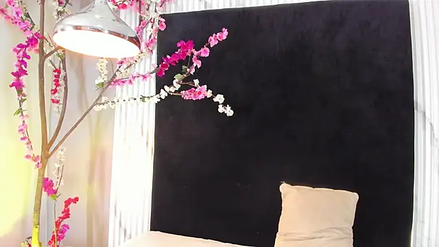 Snapshot of MONIK_FOX_CR chatting on 11/30/25, 07:40 MONIK FOX CR online show from 11/30/25, 07:40