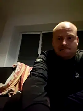 svenni2525 online show from 10/06/25, 04:43