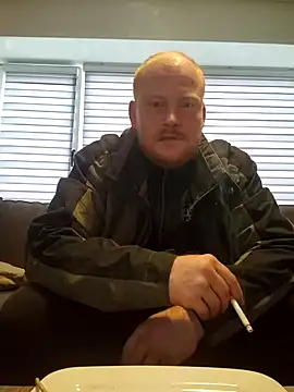 svenni2525 online show from 10/13/25, 09:31