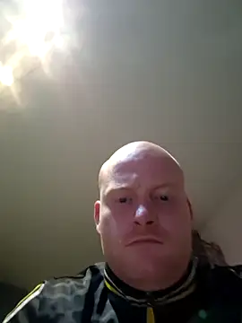 svenni2525 online show from 10/20/25, 03:18