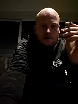 svenni2525 online show from 10/28/25, 11:07