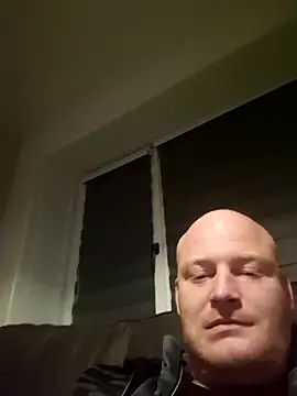 svenni2525 online show from 12/01/25, 06:13