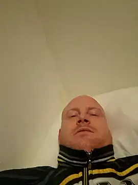 svenni2525 online show from 01/13/26, 07:41