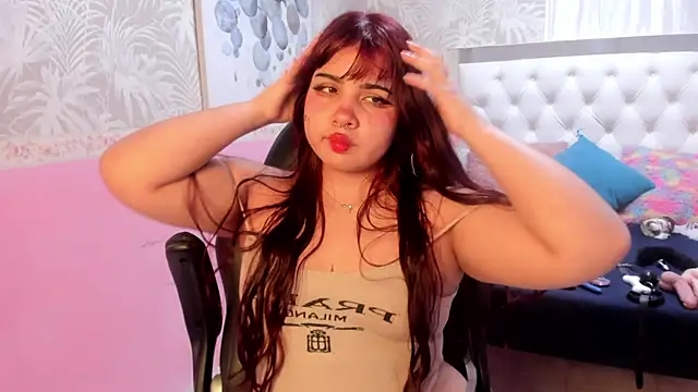 Snapshot of Zara_Snow chatting on 04/10/26, 12:49 Zara Snow online show from 04/10/26, 12:49