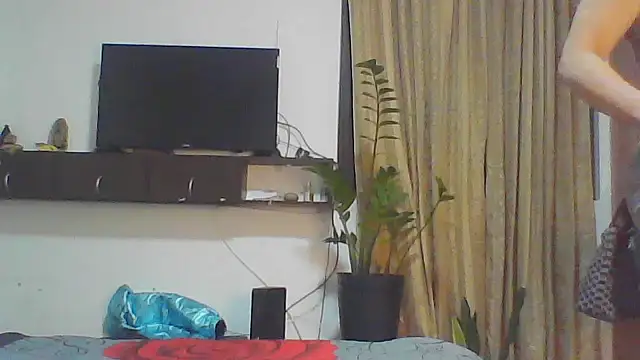 Snapshot of naiaratobon__ chatting on 10/24/25, 03:36 naiaratobon online show from 10/24/25, 03:36