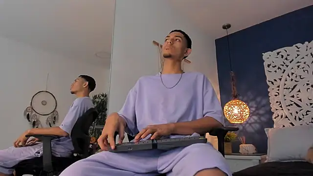 Snapshot of Adonis_WB chatting on 10/10/25, 09:47 Adonis WB online show from 10/10/25, 09:47