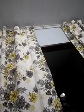 Snapshot of CadencedMimesis chatting on 11/06/25, 04:35 CadencedMimesis online show from 11/06/25, 04:35