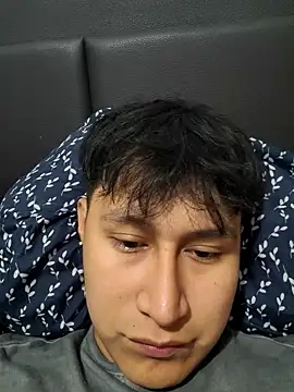 Snapshot of surdotravieso chatting on 05/13/26, 01:03 surdotravieso online show from 05/13/26, 01:03