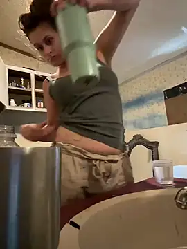 Snapshot of Tlynn chatting on 09/08/25, 04:50 Tlynn online show from 09/08/25, 04:50