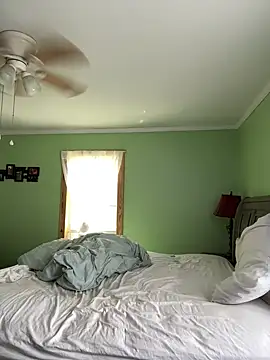 Snapshot of Tlynn chatting on 09/13/25, 06:40 Tlynn online show from 09/13/25, 06:40