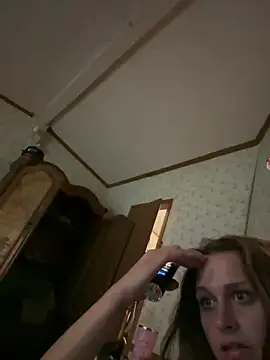 Snapshot of Tlynn chatting on 09/14/25, 09:14 Tlynn online show from 09/14/25, 09:14