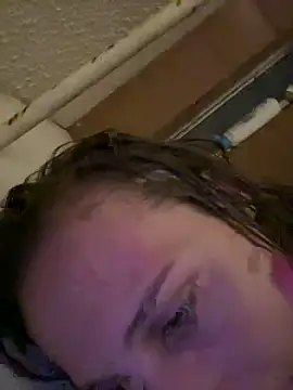 Snapshot of Tlynn chatting on 09/24/25, 01:31 Tlynn online show from 09/24/25, 01:31