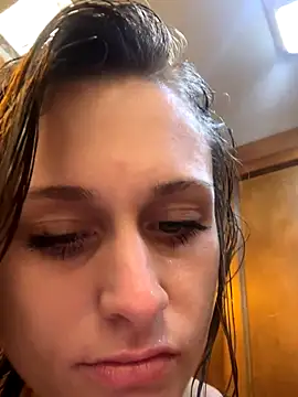 Snapshot of Tlynn chatting on 09/29/25, 02:44 Tlynn online show from 09/29/25, 02:44