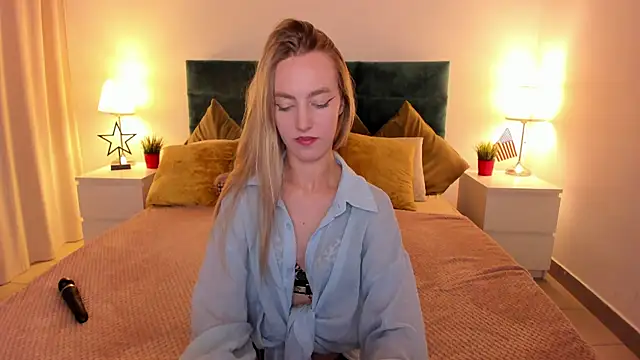 Snapshot of mishapallmer chatting on 09/19/25, 08:27 mishapallmer online show from 09/19/25, 08:27