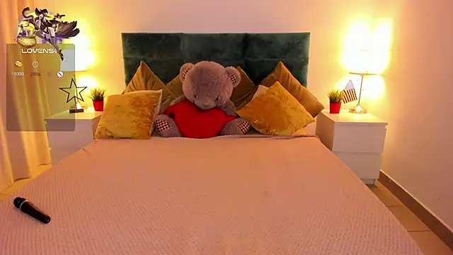 Snapshot of mishapallmer chatting on 09/20/25, 01:50 mishapallmer online show from 09/20/25, 01:50