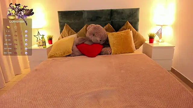 Snapshot of mishapallmer chatting on 09/24/25, 05:33 mishapallmer online show from 09/24/25, 05:33