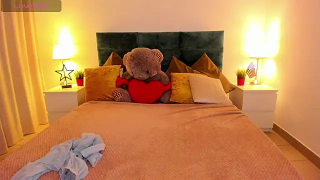 Snapshot of mishapallmer chatting on 10/11/25, 01:16 mishapallmer online show from 10/11/25, 01:16