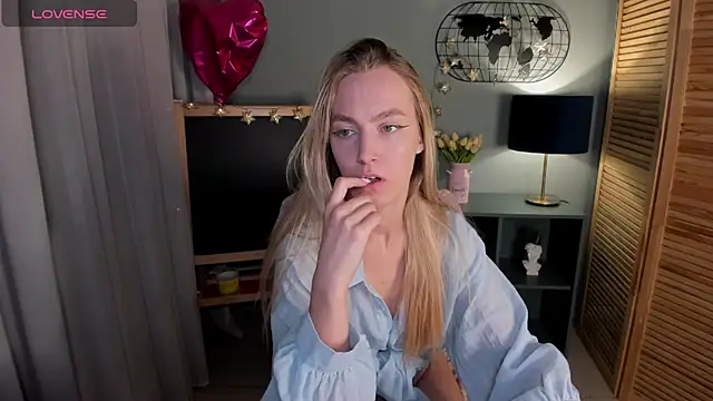 Snapshot of mishapallmer chatting on 10/14/25, 01:39 mishapallmer online show from 10/14/25, 01:39