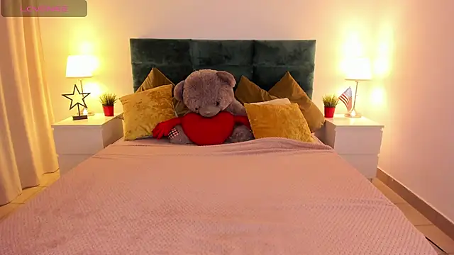 Snapshot of mishapallmer chatting on 10/19/25, 08:15 mishapallmer online show from 10/19/25, 08:15