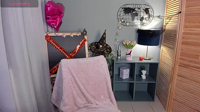 Snapshot of mishapallmer chatting on 10/29/25, 02:03 mishapallmer online show from 10/29/25, 02:03