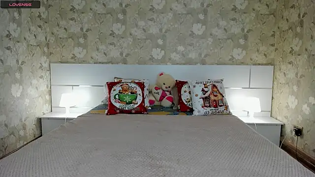 Snapshot of mishapallmer chatting on 12/15/25, 06:39 mishapallmer online show from 12/15/25, 06:39