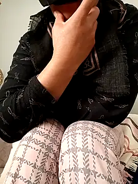 Snapshot of ezgi2545 chatting on 11/21/25, 10:36 ezgi2545 online show from 11/21/25, 10:36