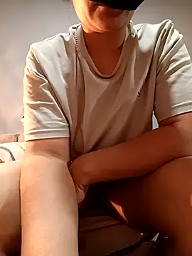 Snapshot of ezgi2545 chatting on 11/21/25, 10:41 ezgi2545 online show from 11/21/25, 10:41