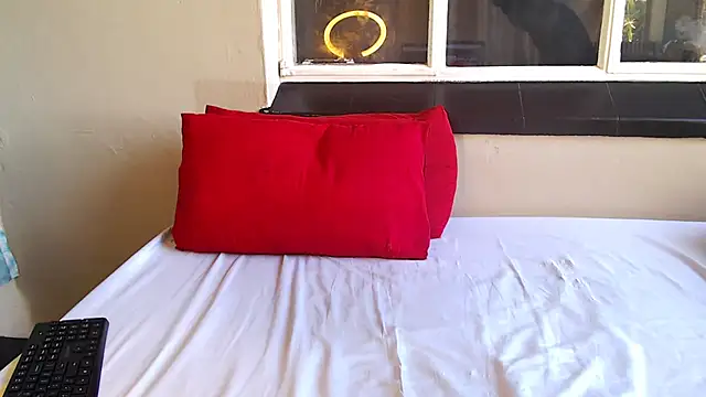 Snapshot of PetiteEbonyBabe chatting on 10/22/25, 08:58 PetiteEbonyBabe online show from 10/22/25, 08:58