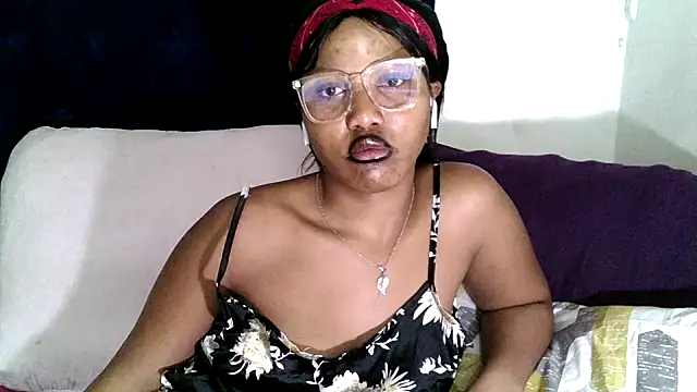 BUNNYCHOWX28 online show from 12/03/25, 05:11