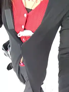 Snapshot of pink-mai chatting on 11/21/25, 11:47 pink-mai online show from 11/21/25, 11:47