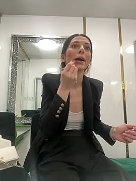 EllyLynn online show from 03/25/26, 06:58