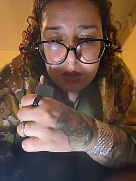 Snapshot of chiaretta_loveit chatting on 11/11/25, 09:26 chiaretta loveit online show from 11/11/25, 09:26