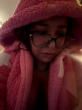 Snapshot of chiaretta_loveit chatting on 11/21/25, 11:42 chiaretta loveit online show from 11/21/25, 11:42