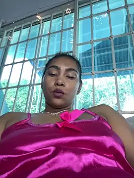 Snapshot of SophieD chatting on 09/19/25, 01:56 SophieD online show from 09/19/25, 01:56