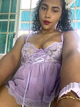 Snapshot of SophieD chatting on 10/25/25, 03:18 SophieD online show from 10/25/25, 03:18