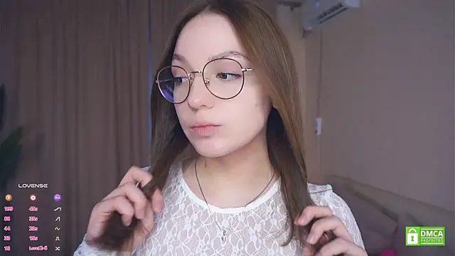 Snapshot of NguyetHankey chatting on 09/08/25, 03:44 NguyetHankey online show from 09/08/25, 03:44